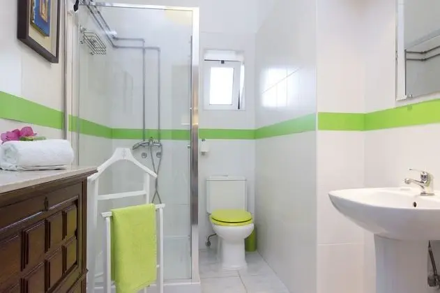 Apart Daire, 2 Yatak Odası, Balkon, Bahçe Manzaralı