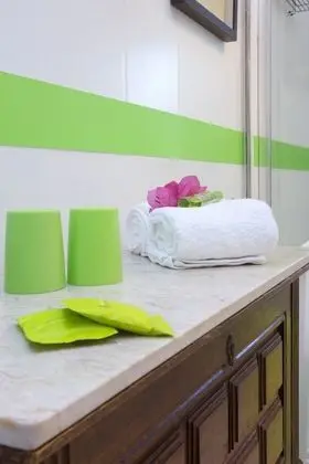 Apart Daire, 2 Yatak Odası, Balkon, Bahçe Manzaralı