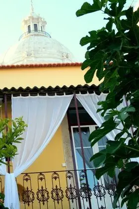 Apart Daire, 2 Yatak Odası, Balkon, Bahçe Manzaralı