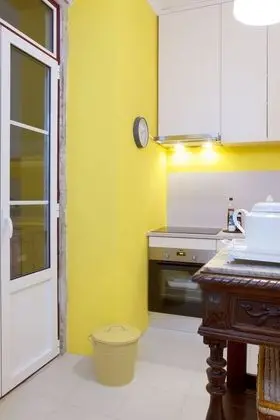 Apart Daire, 2 Yatak Odası, Balkon, Bahçe Manzaralı