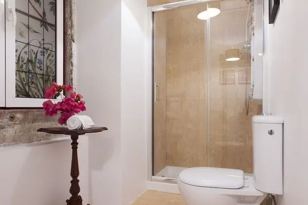 Apart Daire, 2 Yatak Odası, Balkon, Bahçe Manzaralı