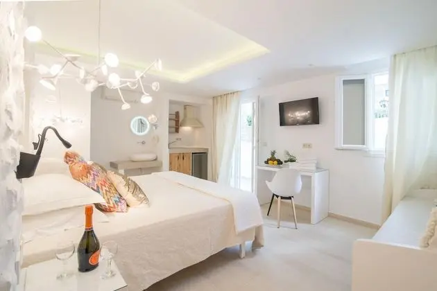 Superior Suite, Semi Basement