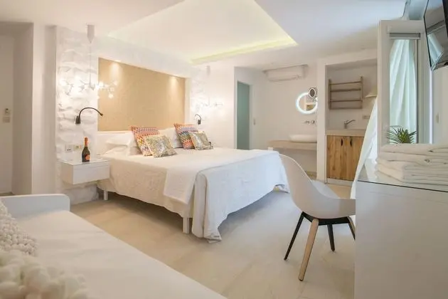 Superior Suite, Semi Basement