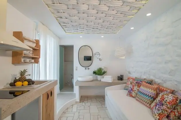 Superior Suite, Semi Basement