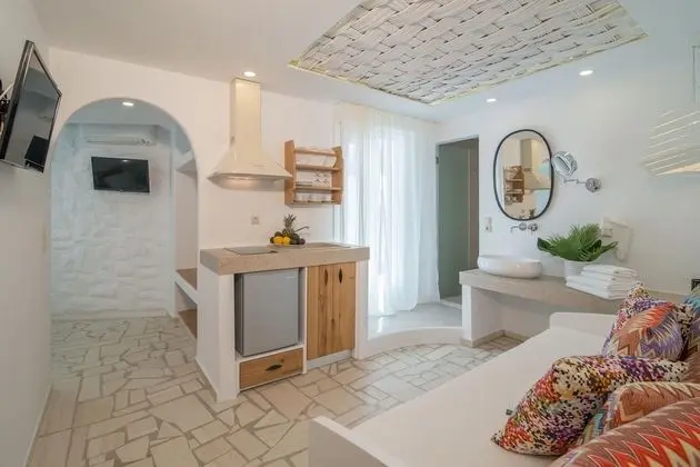 Superior Suite, Semi Basement
