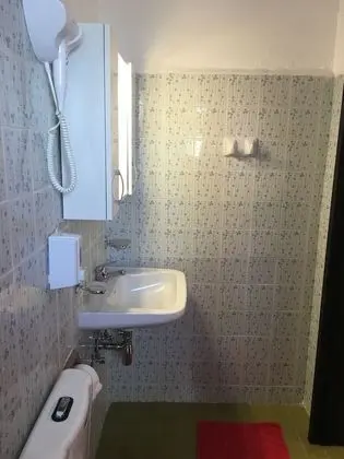 Üç Kişilik Oda