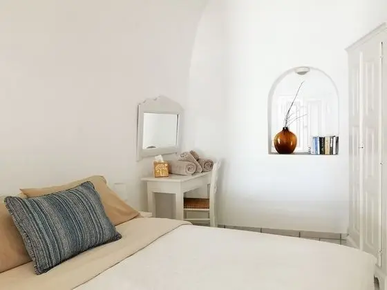 Honeymoon Cave Suite with Outdoor Jacuzzi