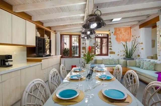 Villa, 5 Yatak Odası, Şömine