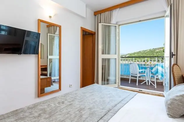 Standard Üç Kişilik Oda, Deniz Manzaralı