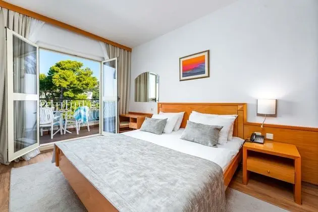 Tek Büyük veya İki Ayrı Yataklı Oda, Balkon, Deniz Manzaralı