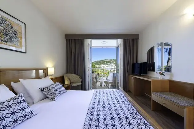 Tek Büyük veya İki Ayrı Yataklı Oda, Balkon, Deniz Manzaralı