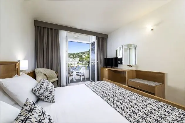 Tek Büyük veya İki Ayrı Yataklı Oda, Balkon, Deniz Manzaralı