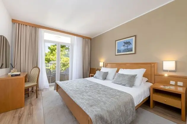 Tek Büyük veya İki Ayrı Yataklı Oda, Balkon, Deniz Manzaralı