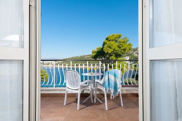 Tek Büyük veya İki Ayrı Yataklı Oda, Balkon, Deniz Manzaralı