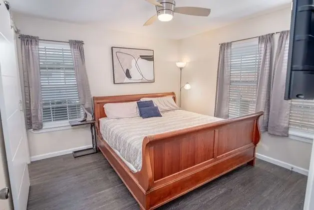 Ev (4 Bedrooms)