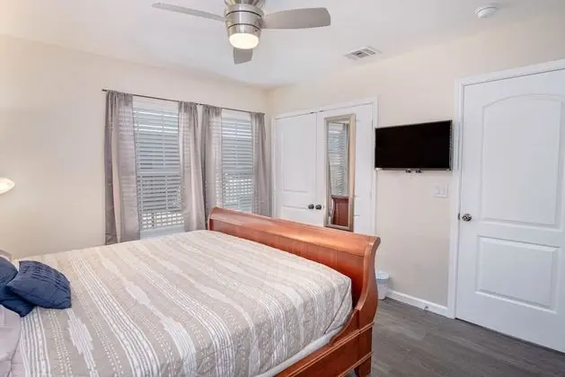 Ev (4 Bedrooms)