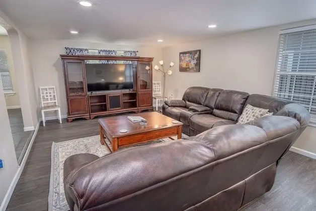 Ev (4 Bedrooms)