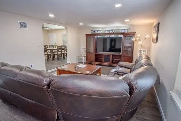 Ev (4 Bedrooms)