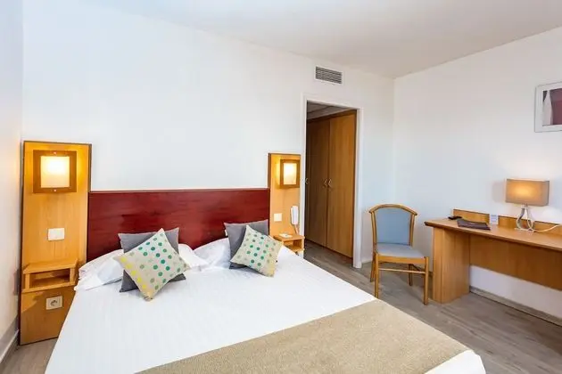 Tek Büyük veya İki Ayrı Yataklı Oda, Avlu Manzaralı