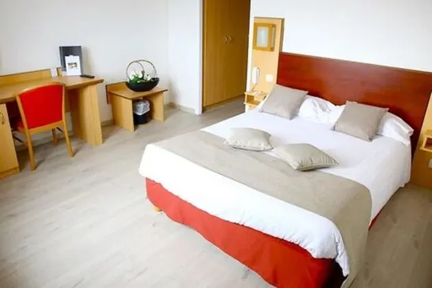 Tek Büyük veya İki Ayrı Yataklı Oda, Avlu Manzaralı