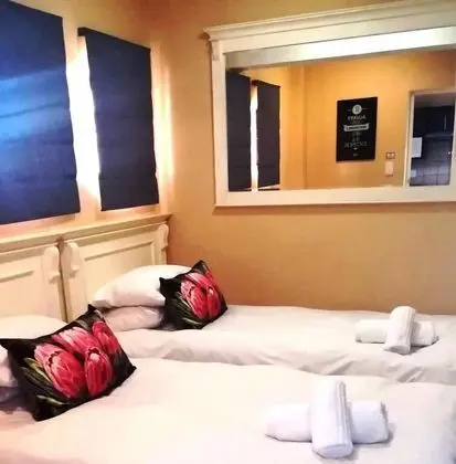 Süit, 3 Yatak Odası (2 Double Beds and 2 Single Beds)