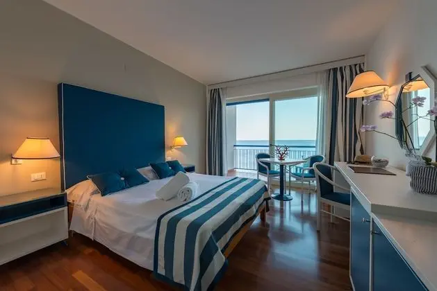 Tek Büyük Yataklı Oda, Deniz Manzaralı (Blue)