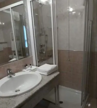 Comfort Tek Büyük veya İki Ayrı Yataklı Oda