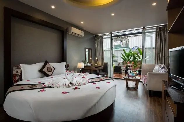 Junior Süit, 1 En Büyük (King) Boy Yatak, Balkon, Şehir Manzaralı