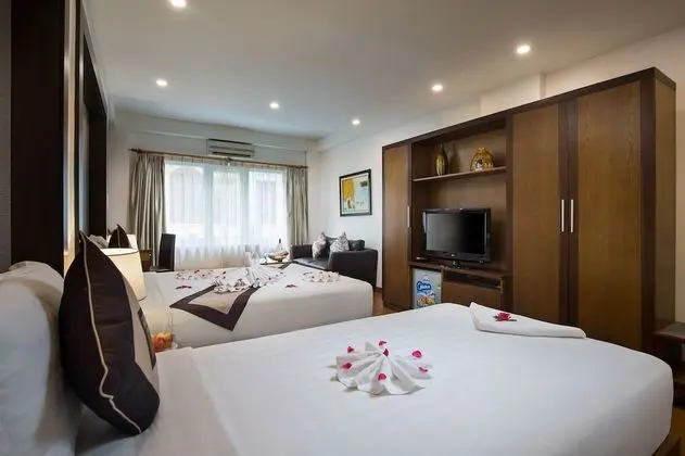 Süit, Birden Çok Yatak, Şehir Manzaralı (1 Double 1 Single Bed and 1 Sofa)