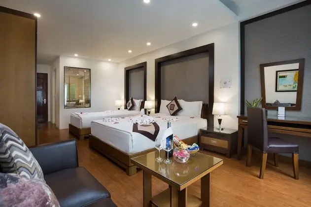 Süit, Birden Çok Yatak, Şehir Manzaralı (1 Double 1 Single Bed and 1 Sofa)