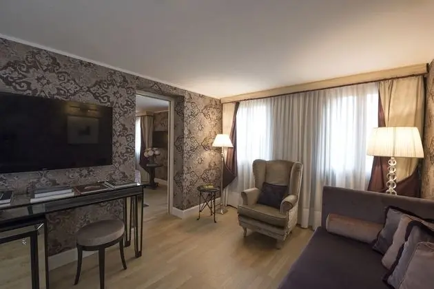 Deluxe Tek Büyük veya İki Ayrı Yataklı Oda, Kanal Manzaralı