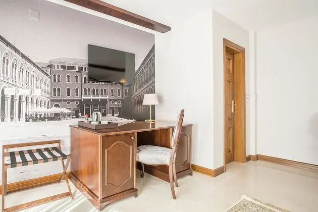 Deluxe Tek Büyük Yataklı Oda (Ground floor)