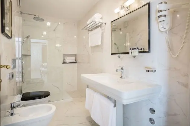 Deluxe Tek Büyük Yataklı Oda (Ground floor)