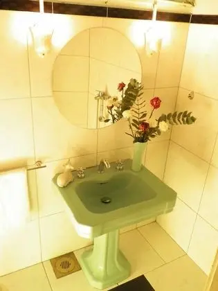 Tek Büyük Yataklı Oda, Ortak Banyo