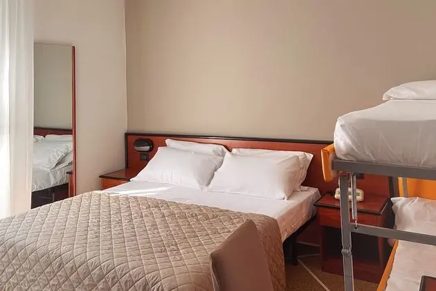 Standard Dört Kişilik Oda