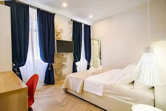 City Tek Büyük Yataklı Oda, 1 En Büyük (King) Boy Yatak (1)