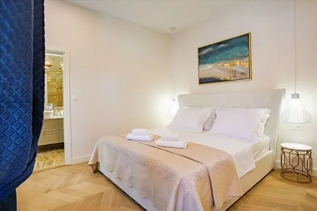 City Tek Büyük Yataklı Oda, 1 En Büyük (King) Boy Yatak (1)