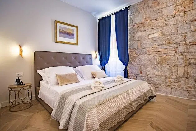 City Tek Büyük Yataklı Oda, 1 En Büyük (King) Boy Yatak (2)