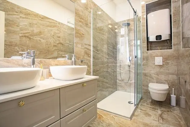 City Tek Büyük Yataklı Oda, 1 En Büyük (King) Boy Yatak (2)