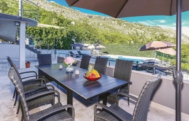 Villa (Four-Bedroom Apartment with Private P)