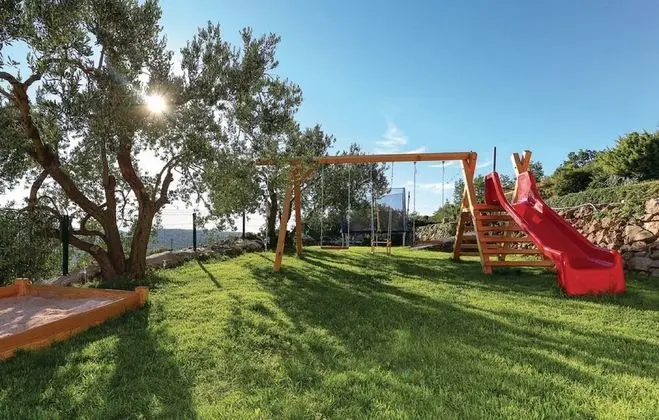 Villa (Four-Bedroom Apartment with Private P)