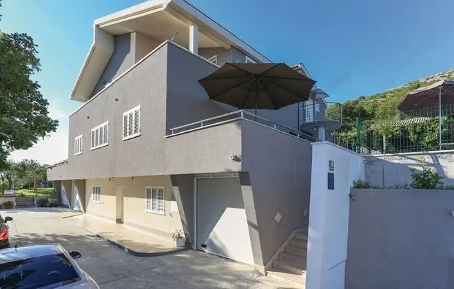 Villa (Four-Bedroom Apartment with Private P)