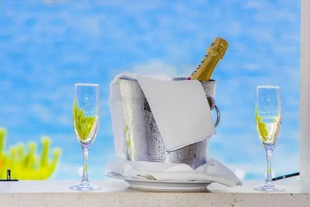 Comfort Tek Büyük veya İki Ayrı Yataklı Oda, Deniz Manzaralı