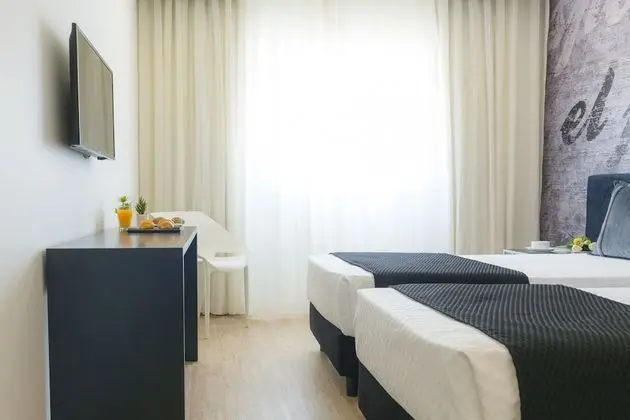 Basic Tek Büyük veya İki Ayrı Yataklı Oda