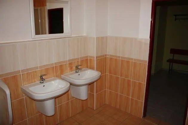 Dört Kişilik Oda, Ortak Banyo