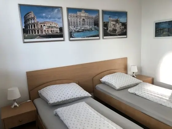 Üç Kişilik Oda