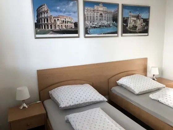 Üç Kişilik Oda