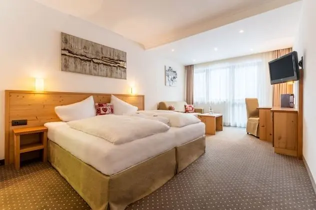 Classic Tek Büyük Yataklı Oda, Balkon, Dağ Manzaralı (Serlesblick)