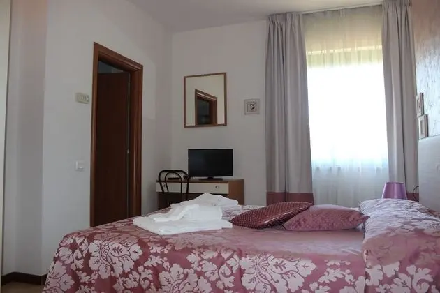 Traditional İki Ayrı Yataklı Oda