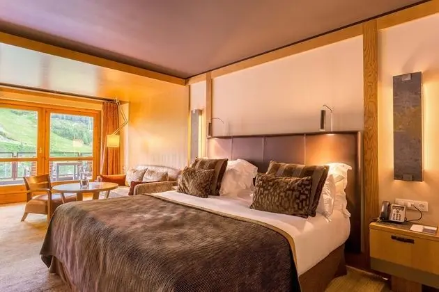 Junior Suite Deluxe Double and Spa with view to the slopes.(Capacity min/max 2)